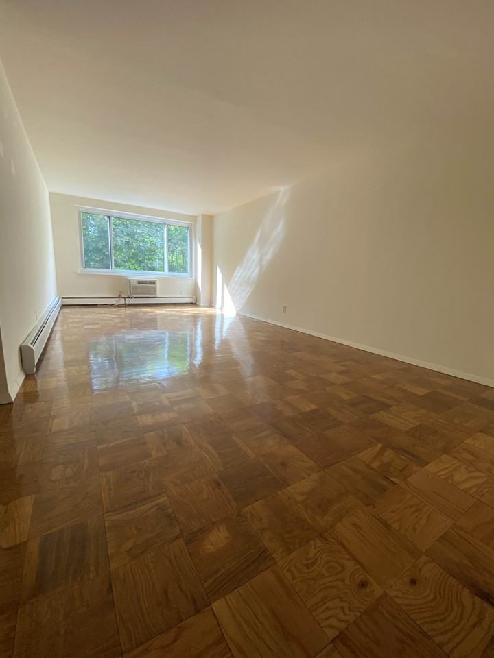 Lake St & Kensico Pl #16