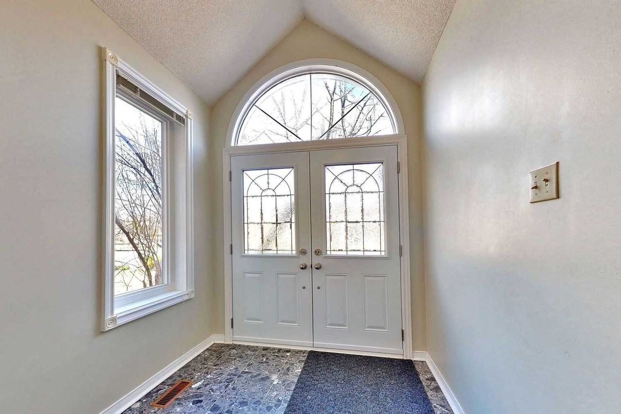 131 Devonsleigh Boulevard - Photo 3 of 20