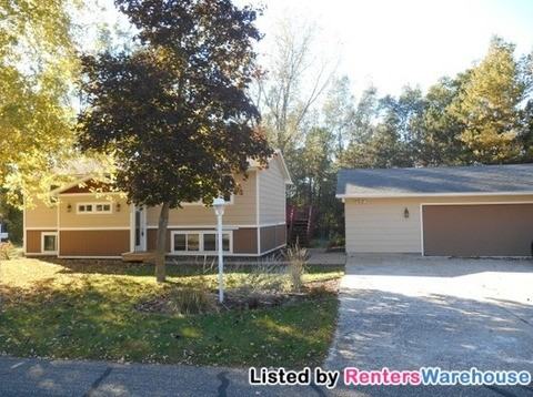 1430 Queens Ave S - Photo 2 of 15