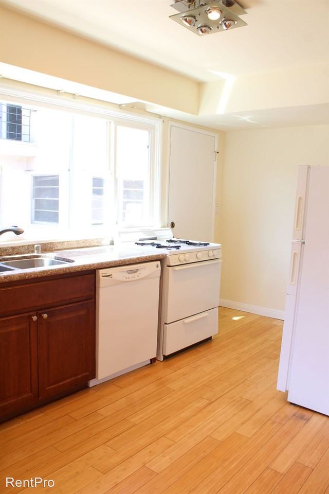 1526 Veteran Ave - Photo 3 of 14
