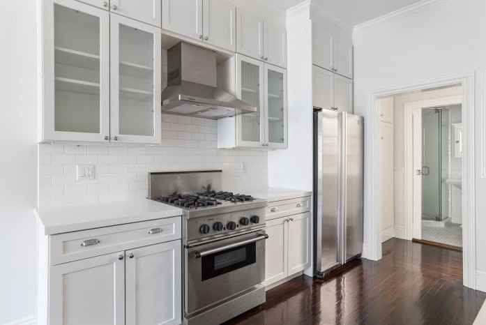 1854 Powell St - Photo 2 of 12