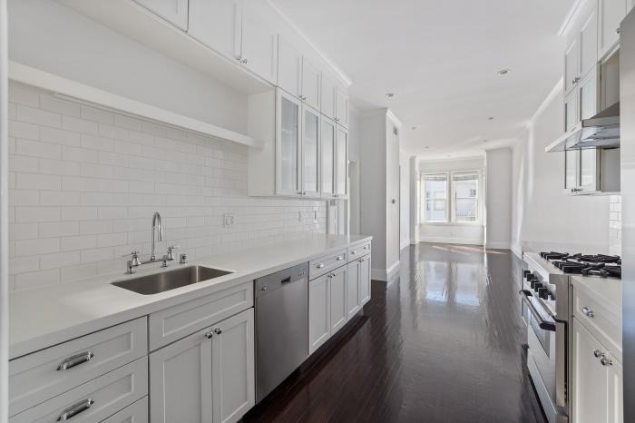 1854 Powell St - Photo 3 of 12