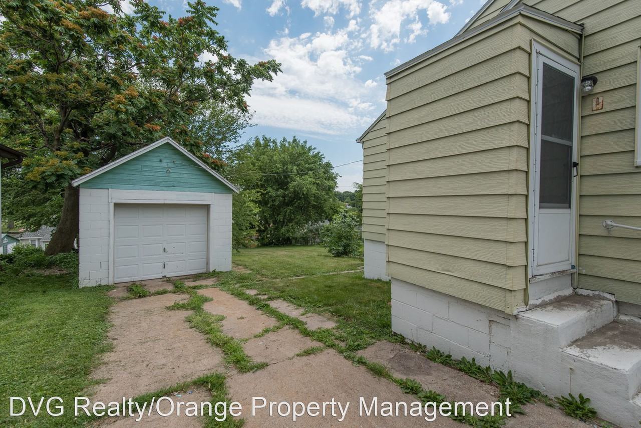 4733 S 47th St - Photo 2 of 15