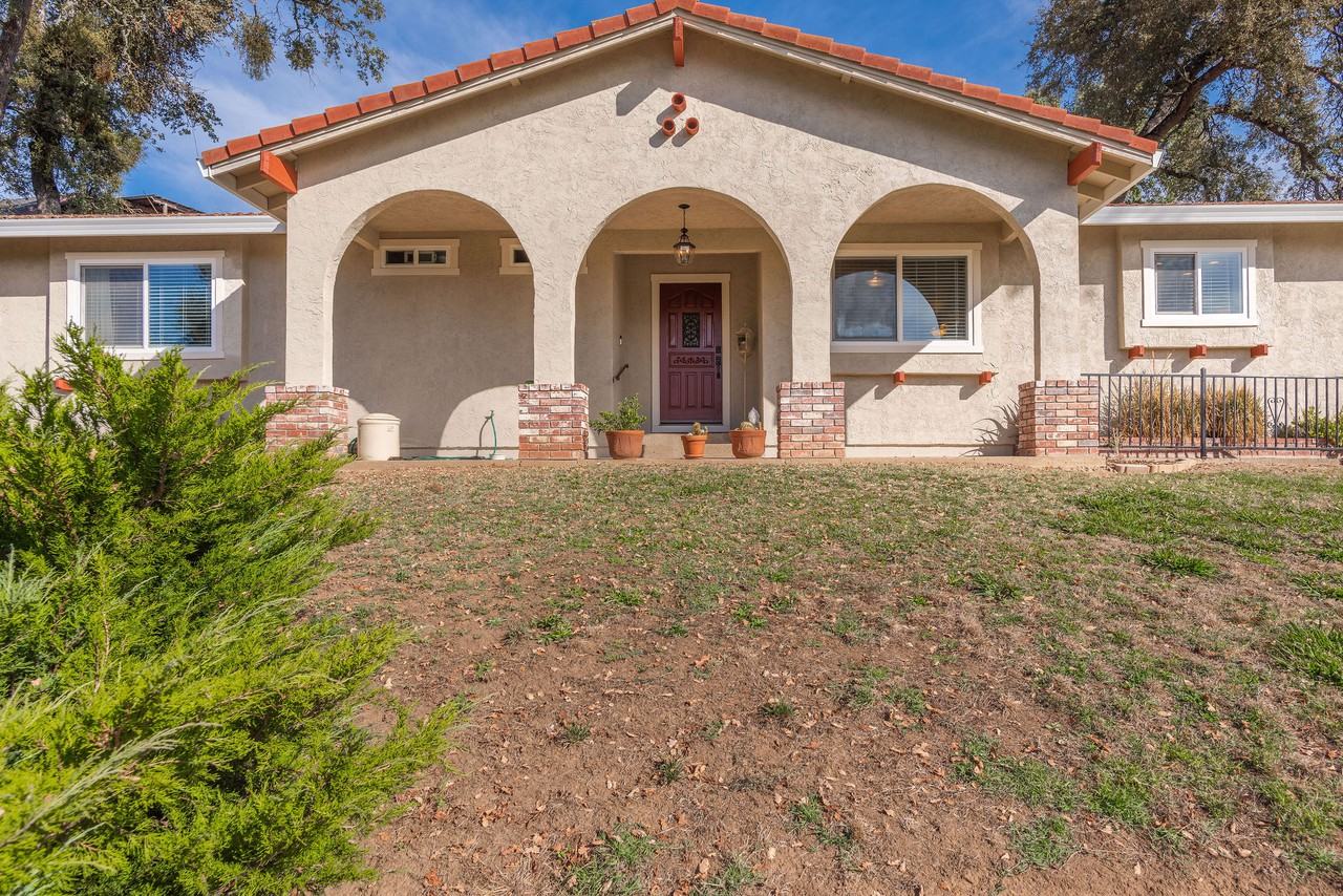 105 Gordon Pl - Photo 4 of 40