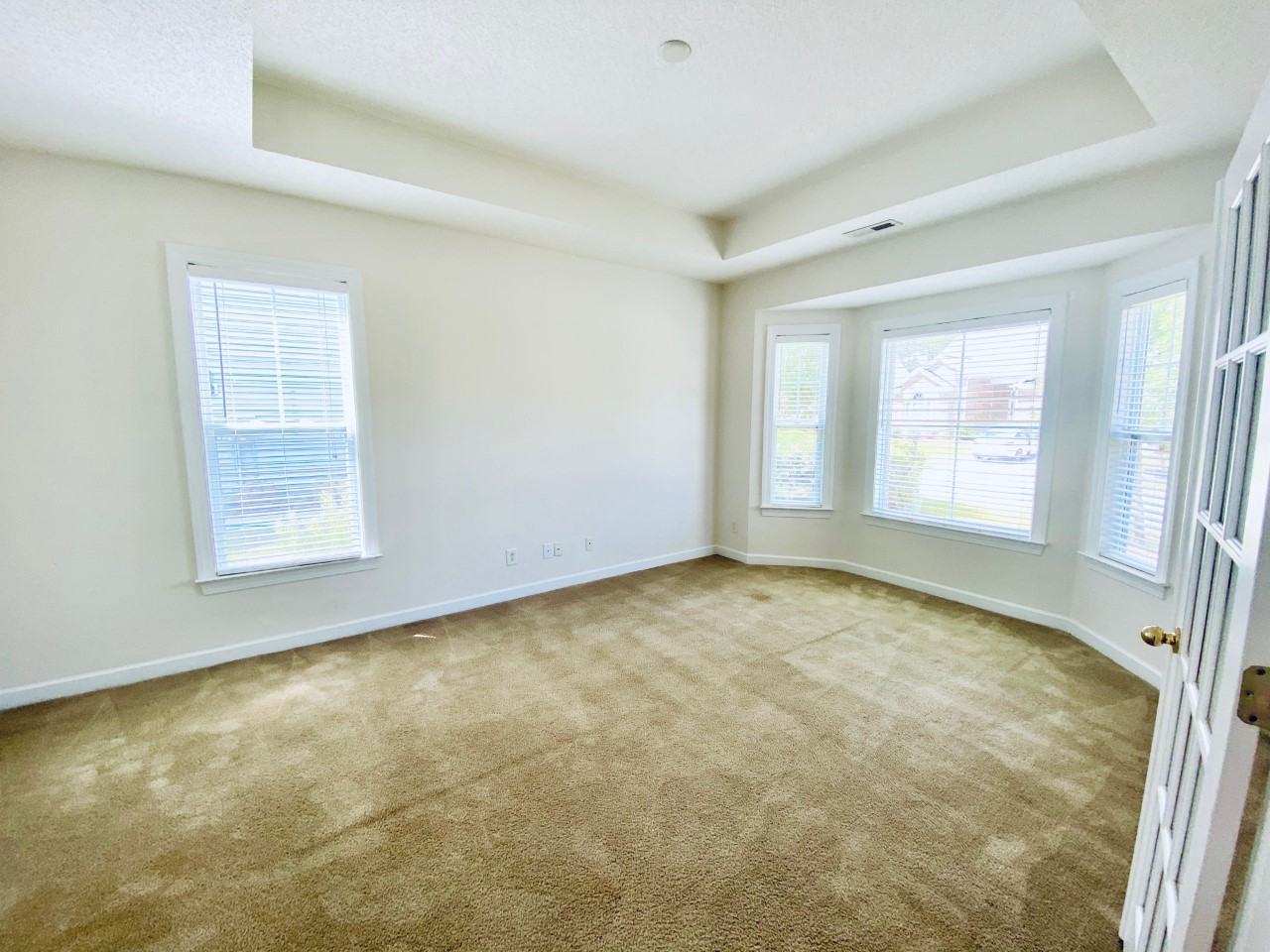 408 Newburgh Ct - Photo 3 of 37