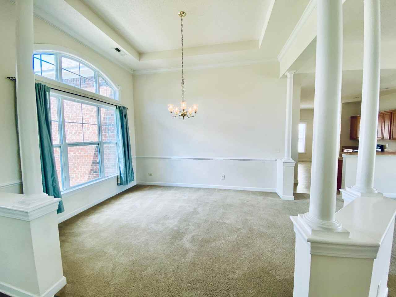 408 Newburgh Ct - Photo 4 of 37