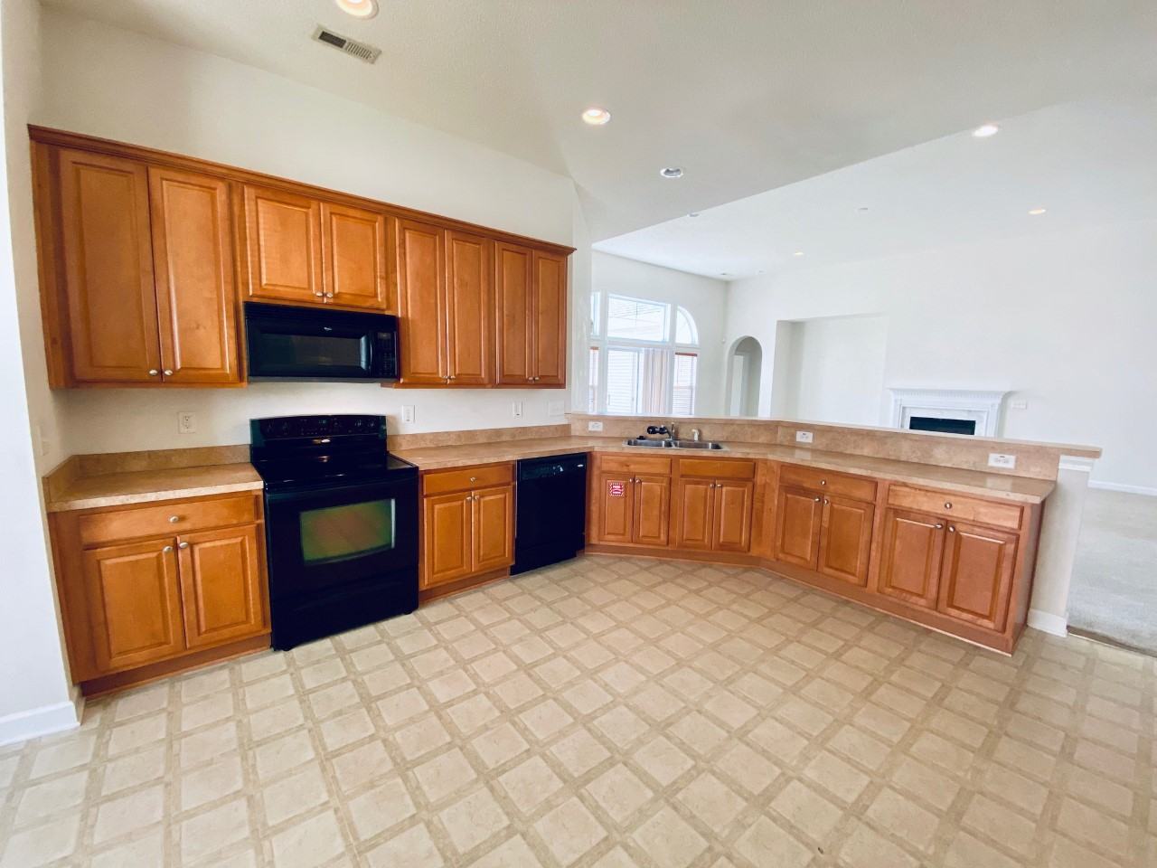 408 Newburgh Ct - Photo 7 of 31