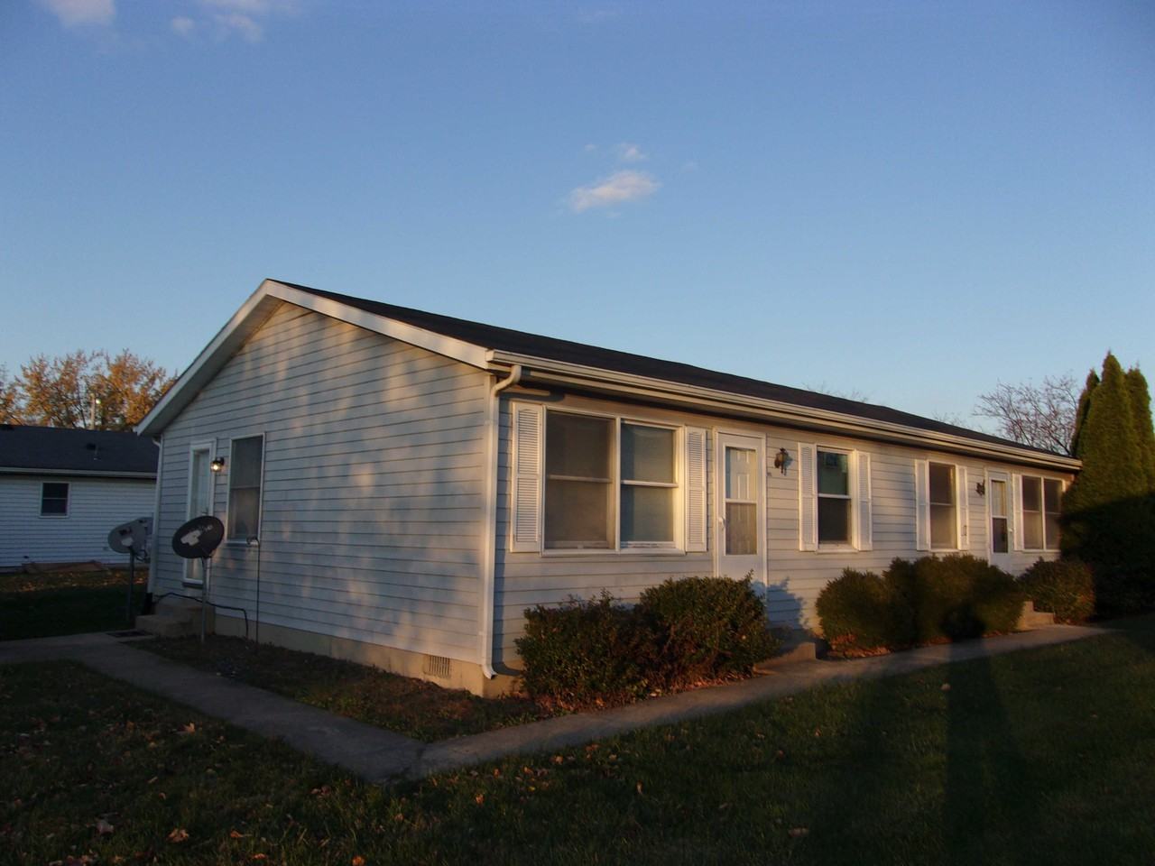 612 N Wagner Ave - Photo 3 of 8