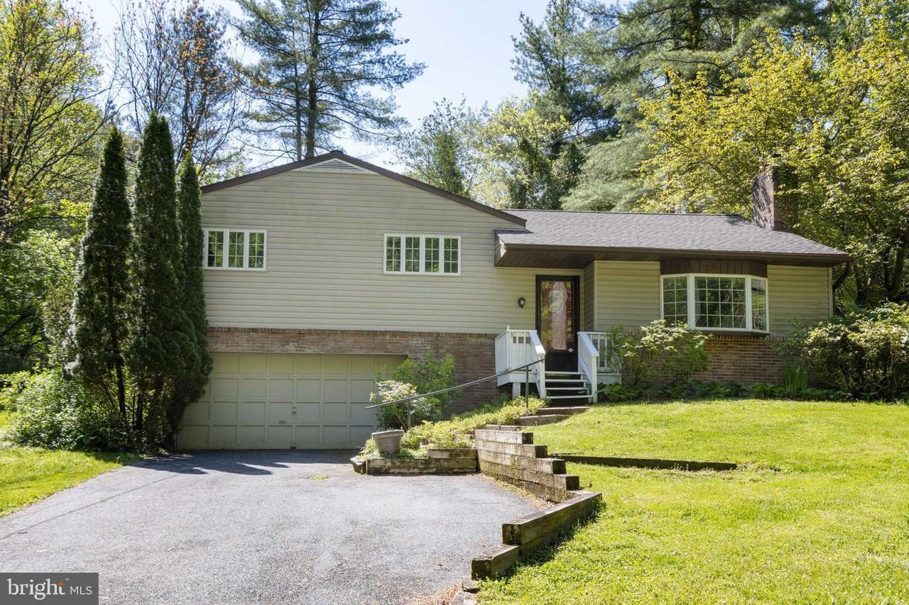 1852 Circle Road - Photo 2 of 41