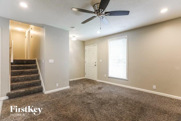 312 N Logan St - Photo 3 of 15