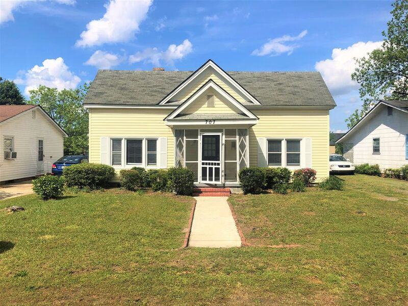 707 E Divine St, Dunn, NC 28334 3 Bedroom House for Rent for 1,099
