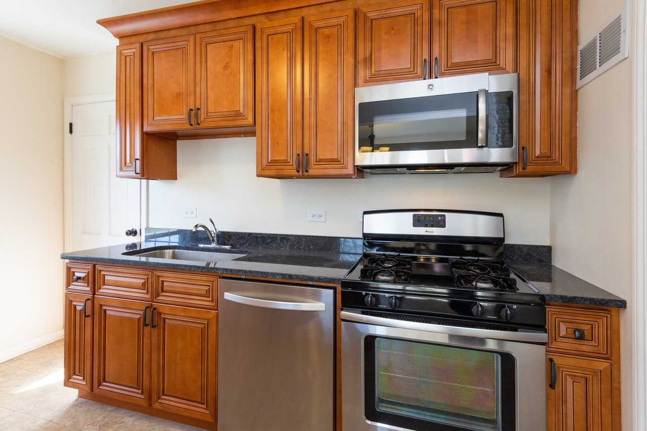 555 S Curtis Ave - Photo 2 of 13