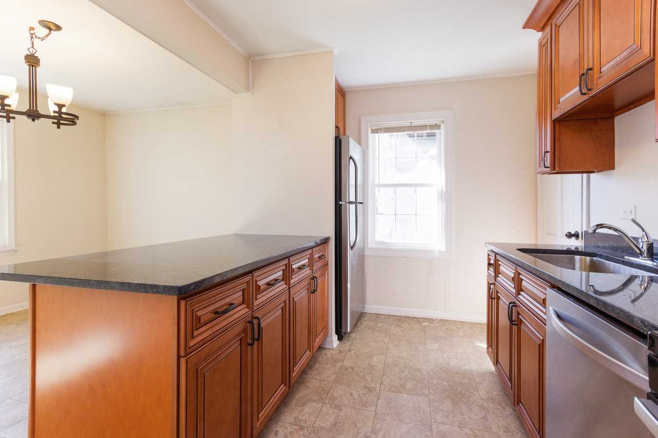 555 S Curtis Ave - Photo 3 of 13