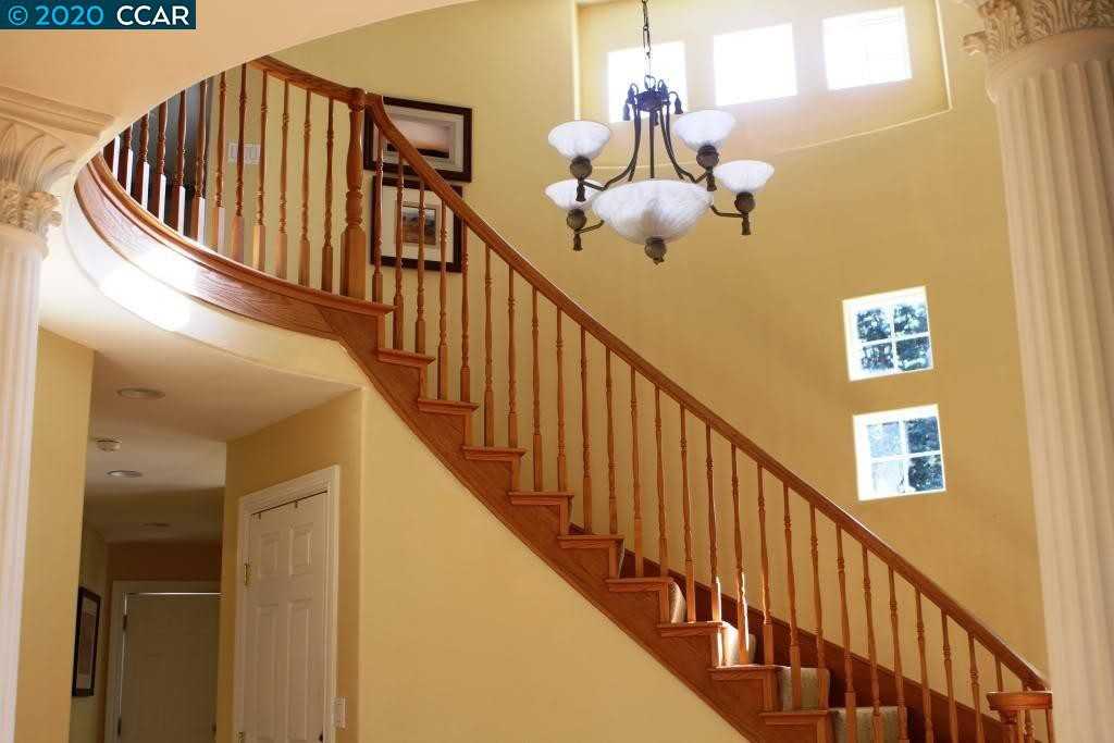 1364 Laverock Ln - Photo 3 of 15