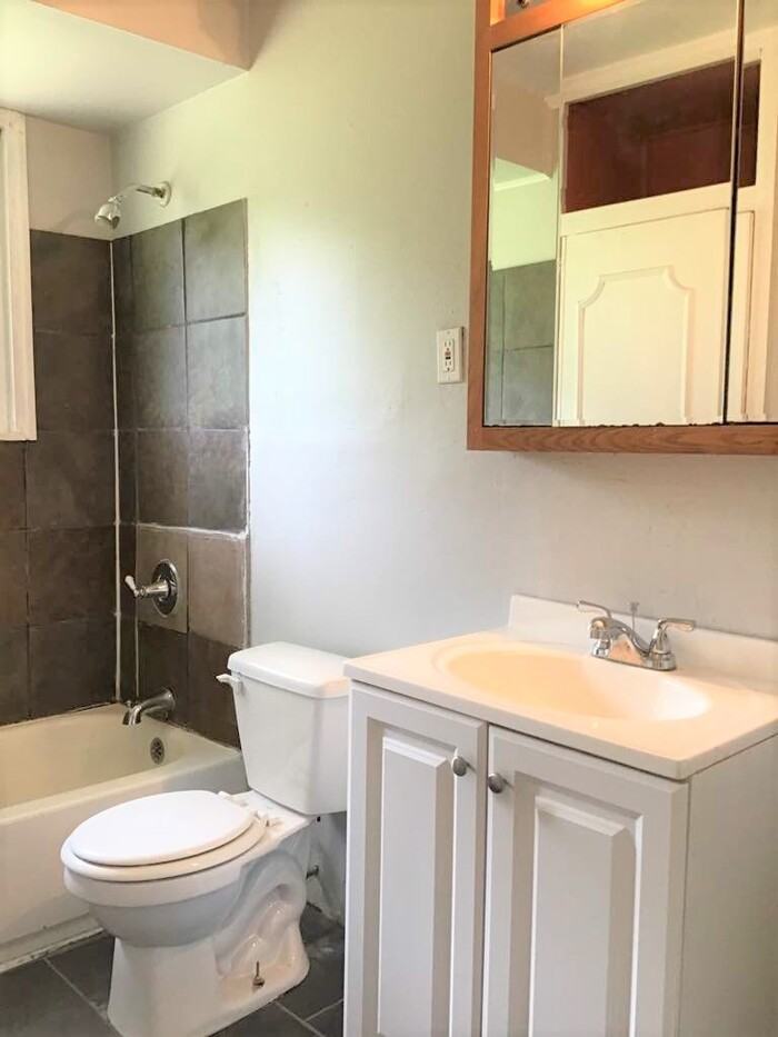 2372 Collett Dr - Photo 3 of 20