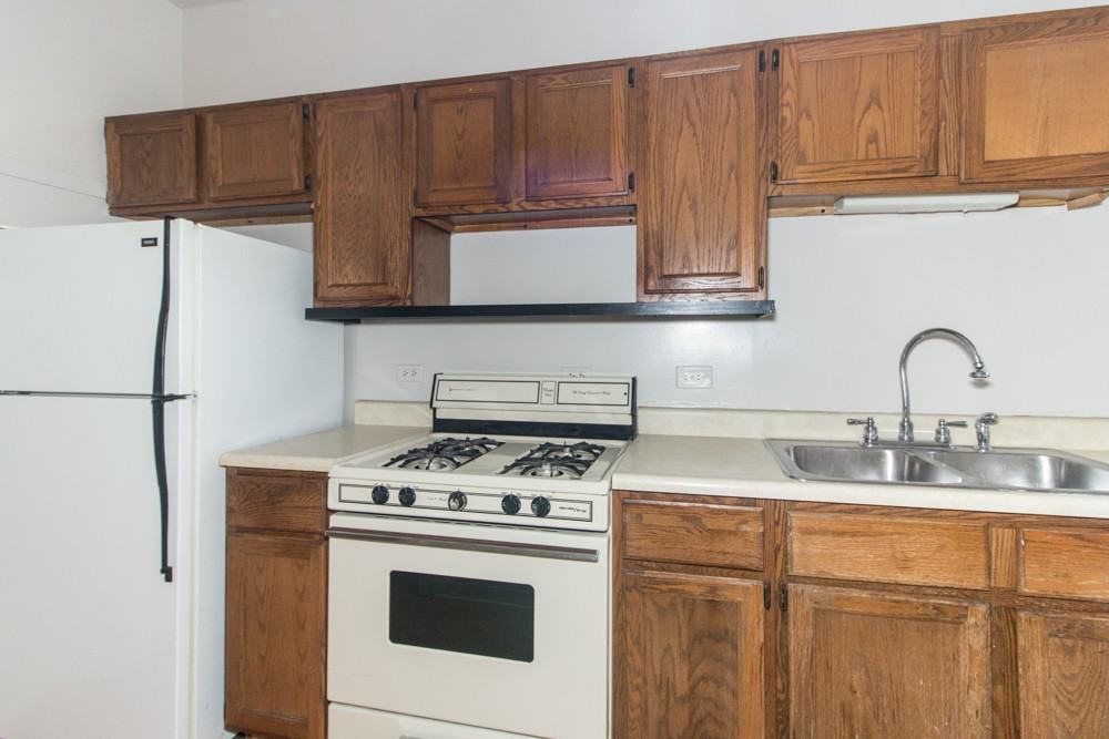 1142 Maple Ave - Photo 3 of 11