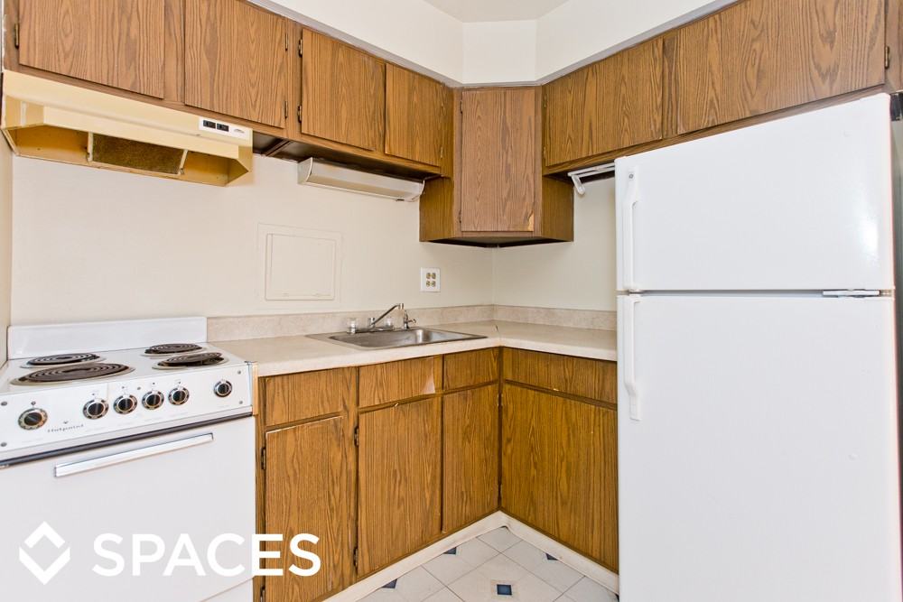 1446 N Dearborn St - Photo 2 of 10