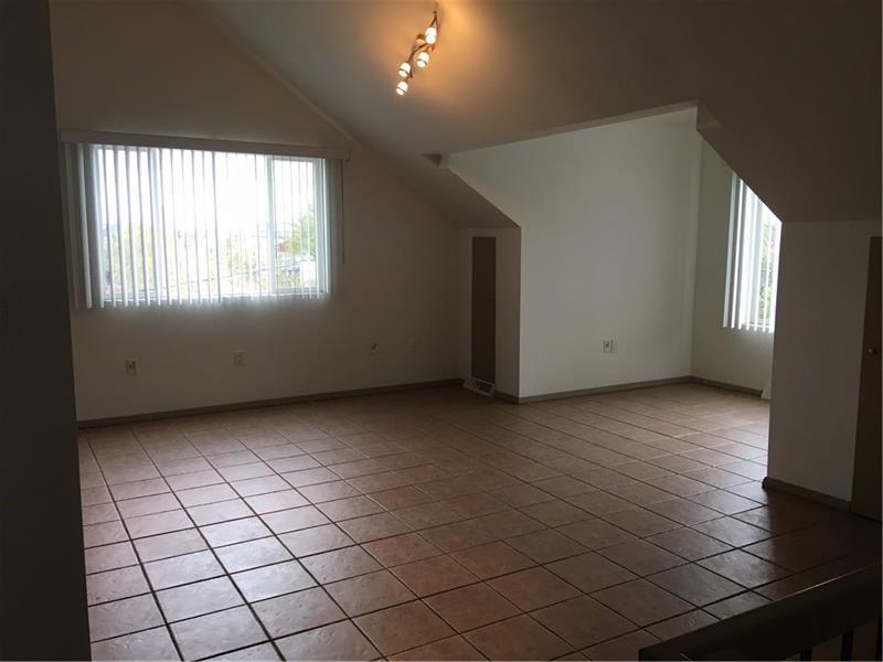 233 Tasso St - Photo 3 of 10