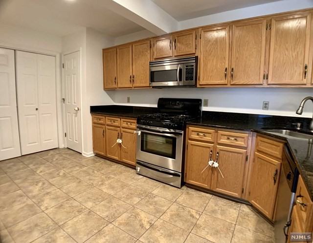 103 Mayer Dr - Photo 2 of 14