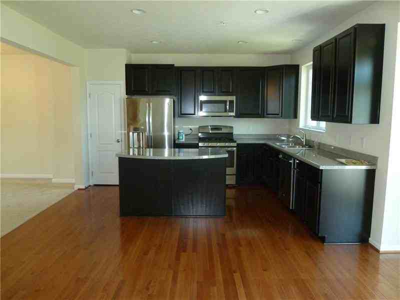 243 Eagle Dr - Photo 3 of 13