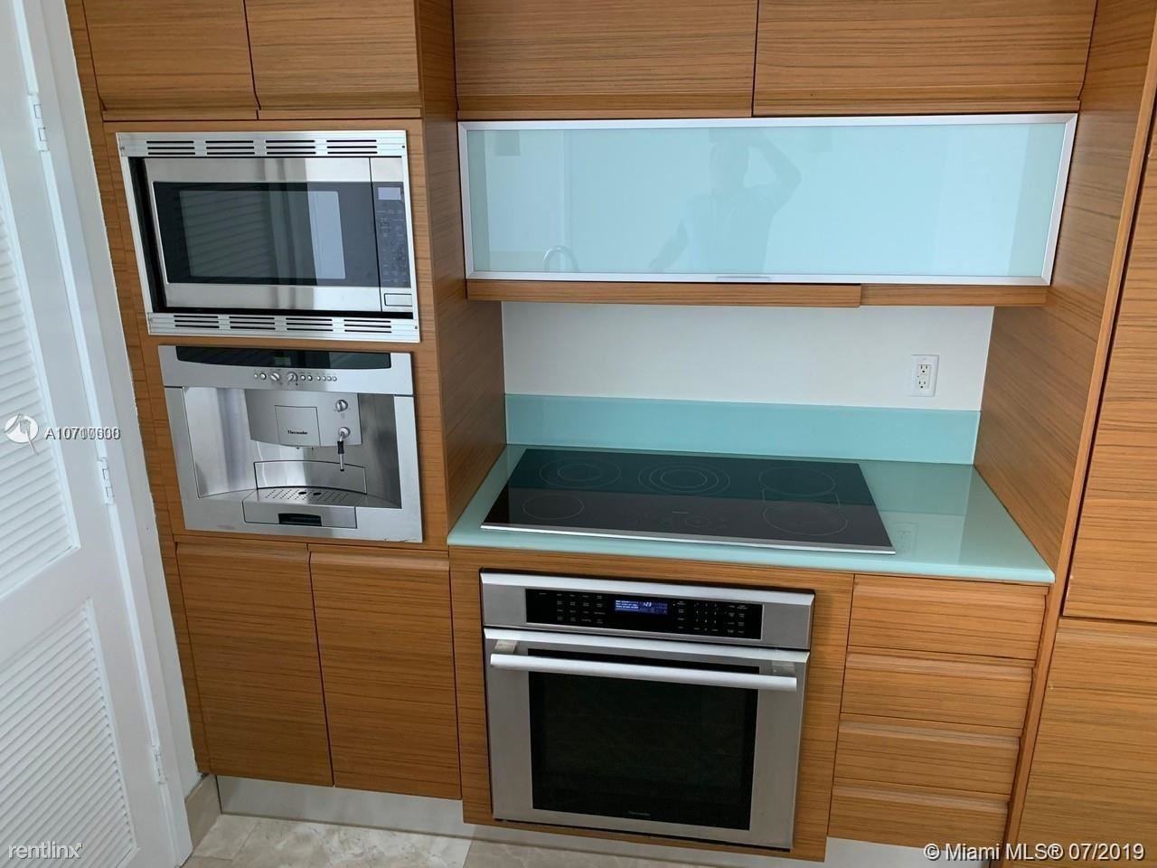 5875 Collins Ave Ph 5 - Photo 2 of 9