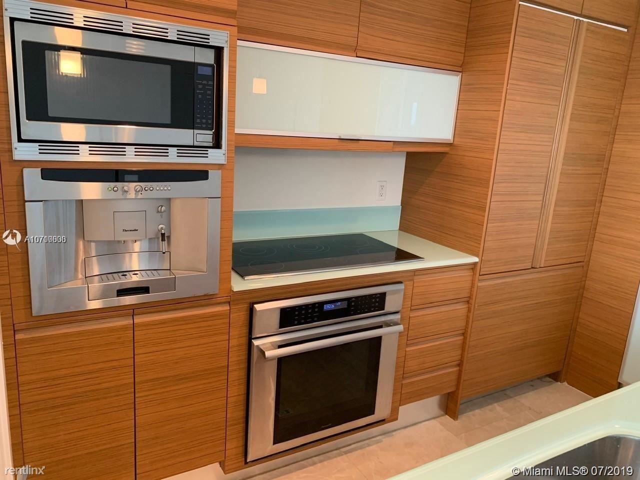 5875 Collins Ave Ph 5 - Photo 3 of 9