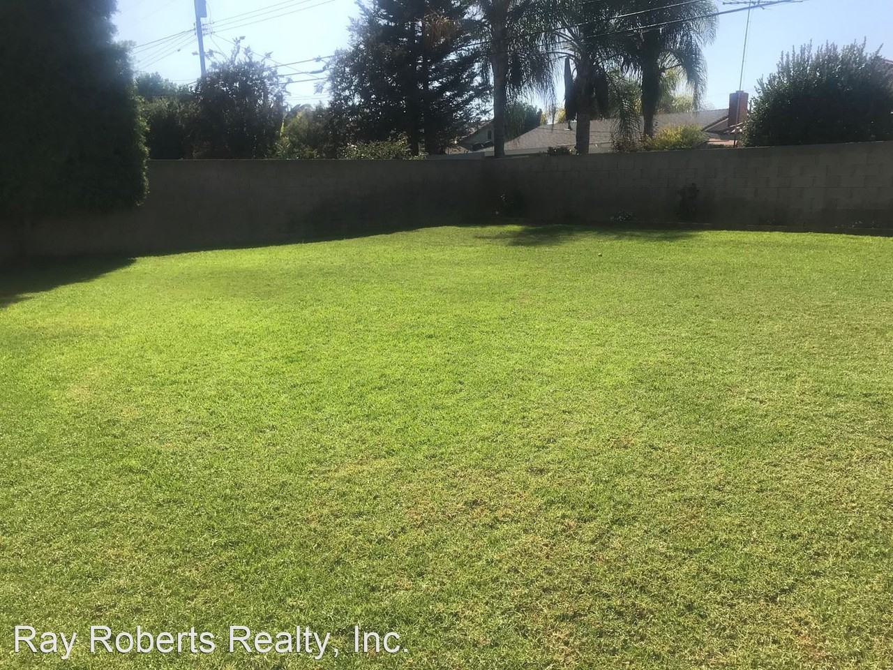 11851 Pine St - Photo 2 of 15