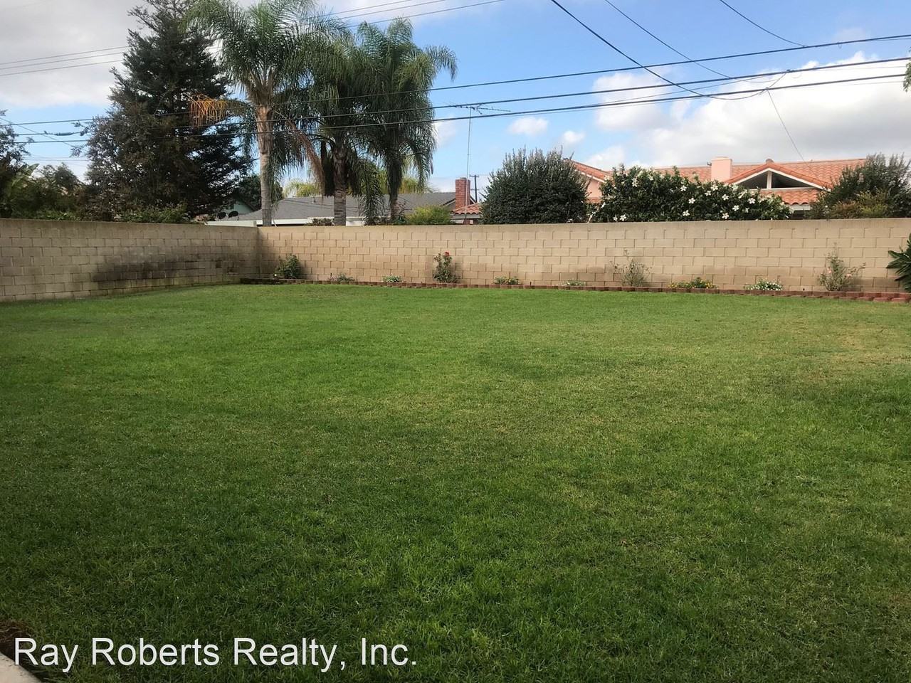 11851 Pine St - Photo 3 of 15