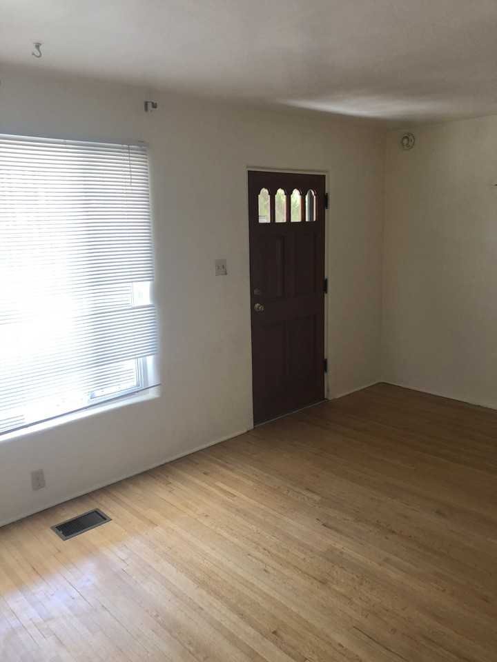 512 Dartmouth Dr Se - Photo 3 of 18