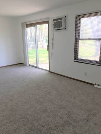 407 Belle Aire Dr - Photo 2 of 11