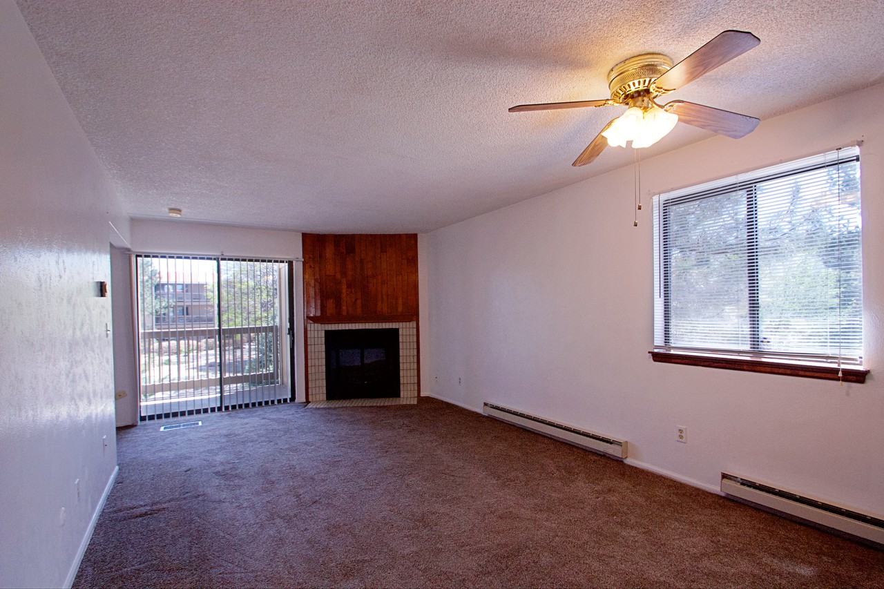 14760 E Kentucky Dr - Photo 3 of 13