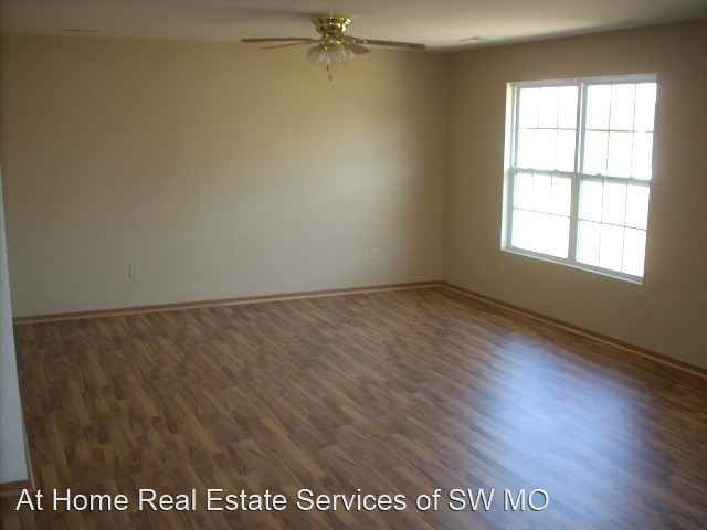 1133 S Clifton Ave - Photo 3 of 15