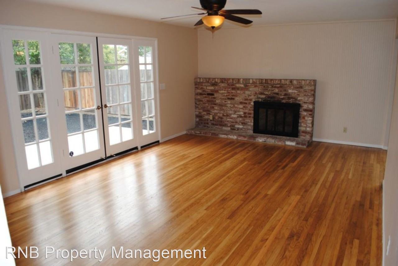 703 Belle Ln - Photo 2 of 33