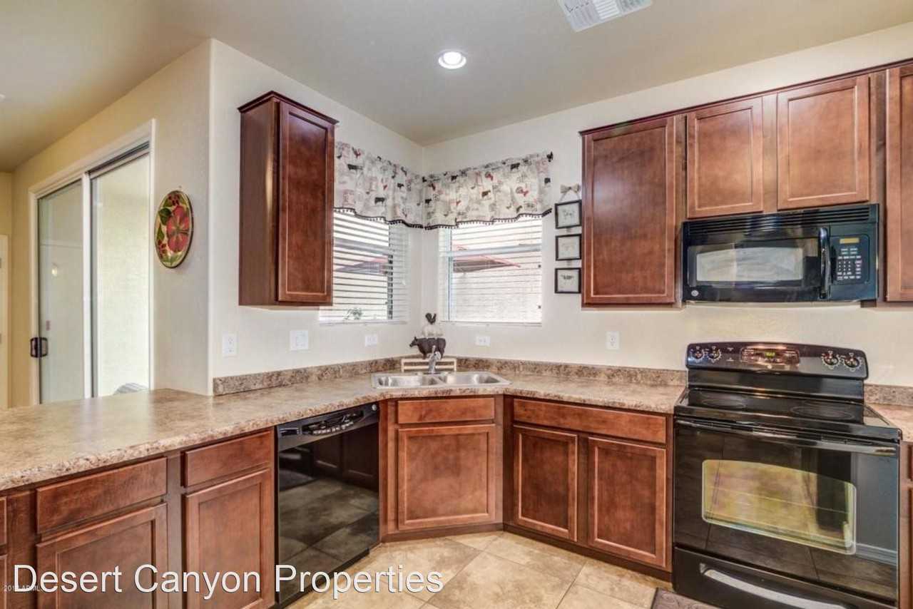 957 S Wallrade Ln - Photo 2 of 10