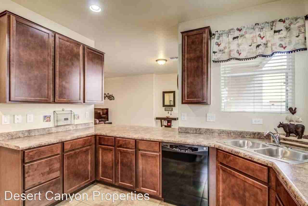 957 S Wallrade Ln - Photo 3 of 10
