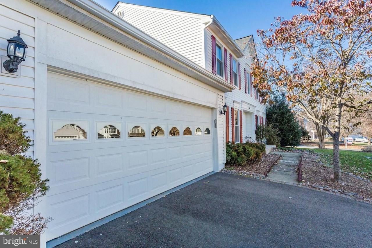 8110 Little Ridge Ln - Photo 2 of 44