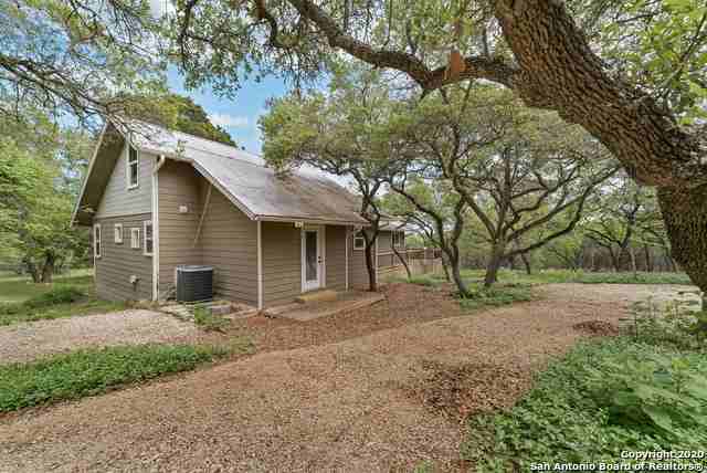 41 Sun Valley Dr - Photo 3 of 34