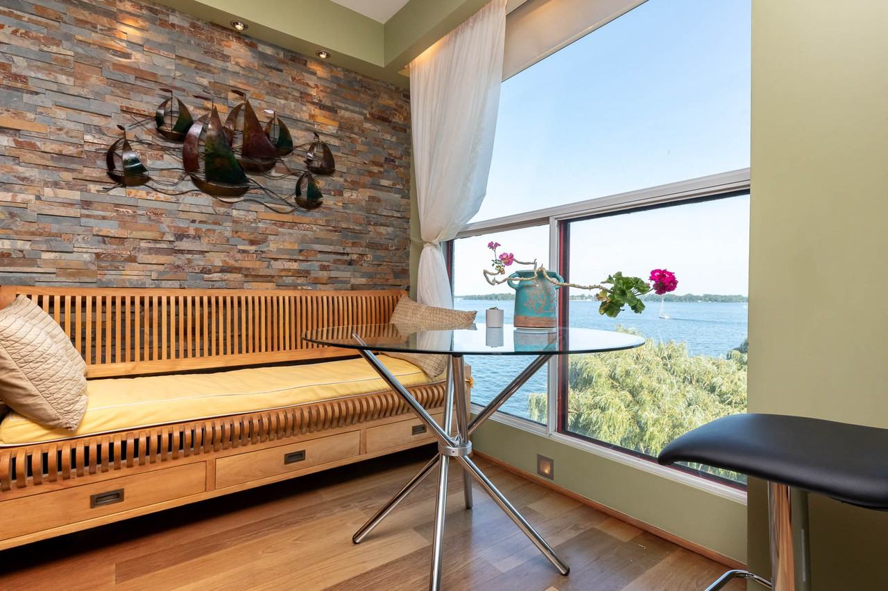 99 Harbour Square #708