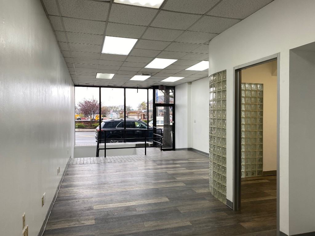 280 Plandome Rd - Photo 3 of 9