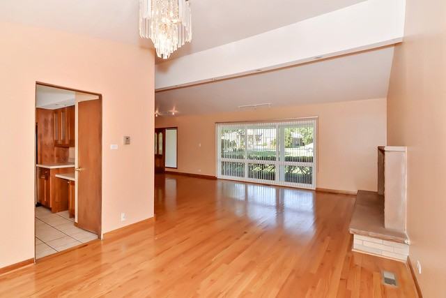 2548 Country Club Dr - Photo 3 of 10