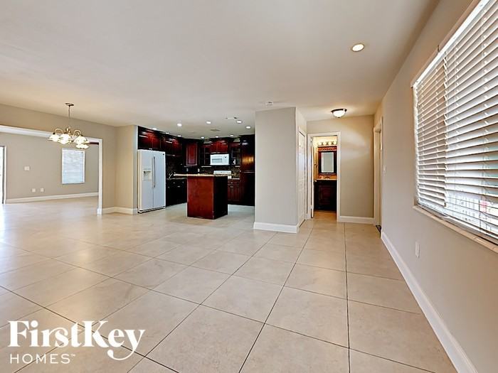 7830 Nw 12th St - Photo 3 of 16