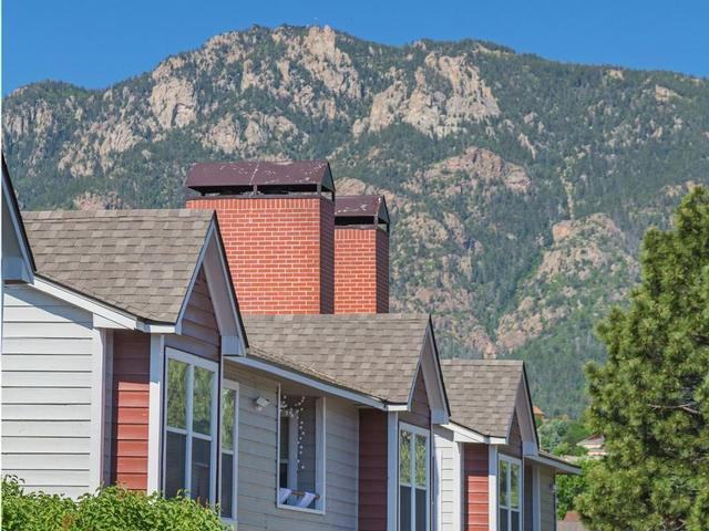 640 Wycliffe Dr - Photo 2 of 45