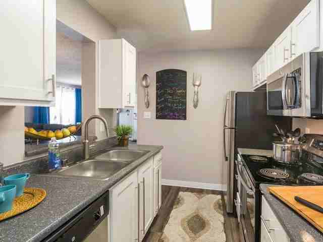 640 Wycliffe Dr - Photo 6 of 45