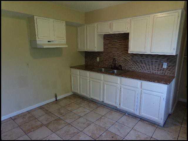 1504 E 38th St - Photo 3 of 9