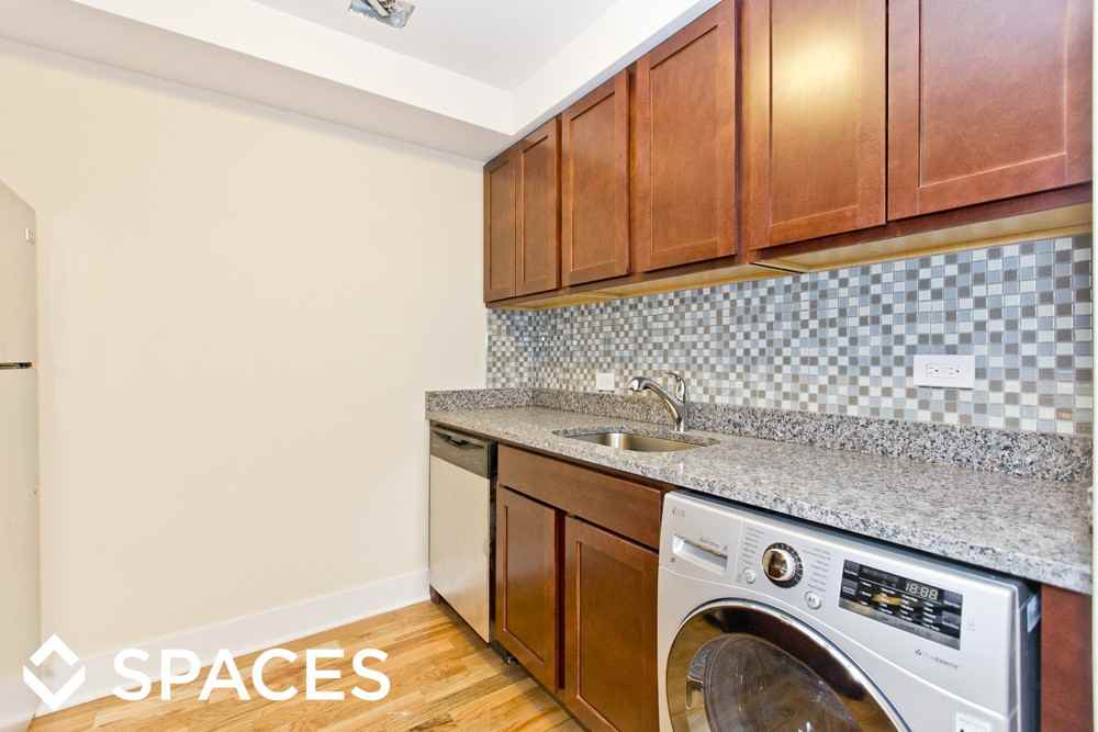 555 W Arlington Pl - Photo 3 of 34