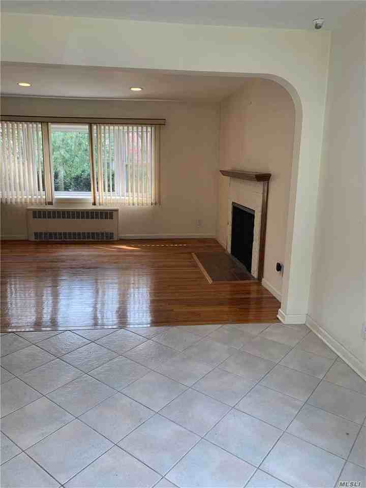 39 Kings Point Road - Photo 3 of 20