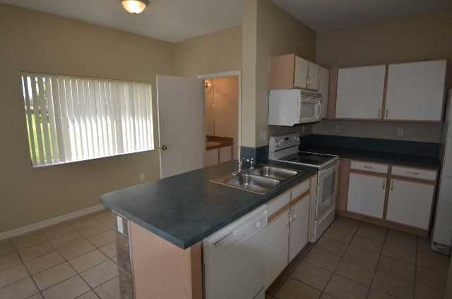 2142 Sw 101st Ln - Photo 3 of 7