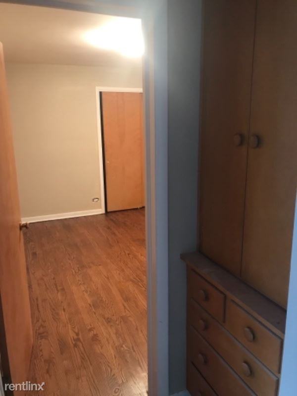 953 Burton Ave - Photo 2 of 9