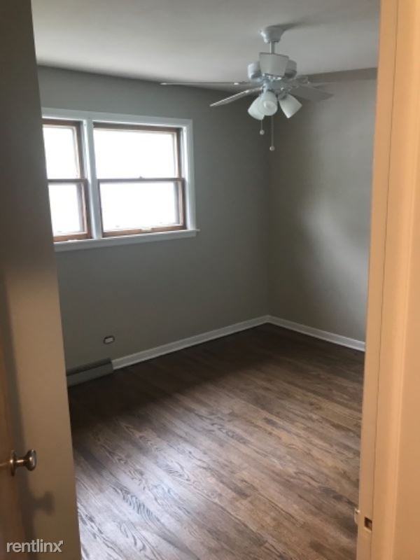 953 Burton Ave - Photo 3 of 9