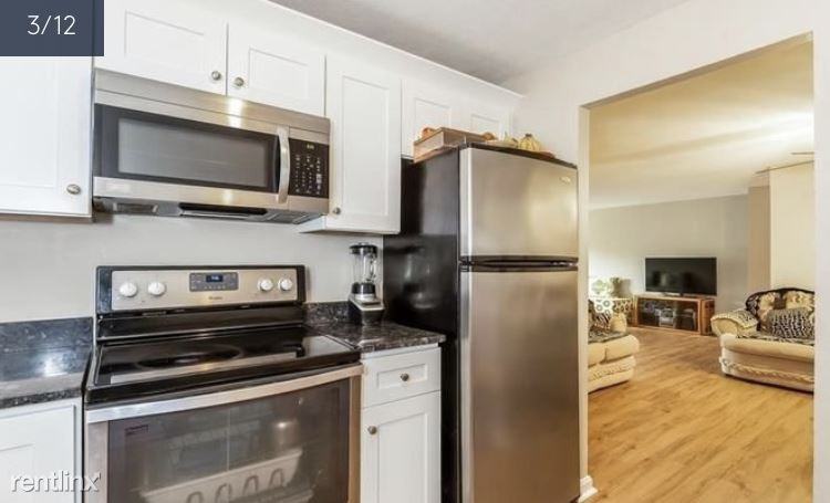 215 Winter St - Photo 3 of 10